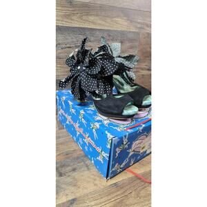 Foxy Flower Top Black Irregular Choice US Size 9/Eur Size 40 Pre Owned w Box